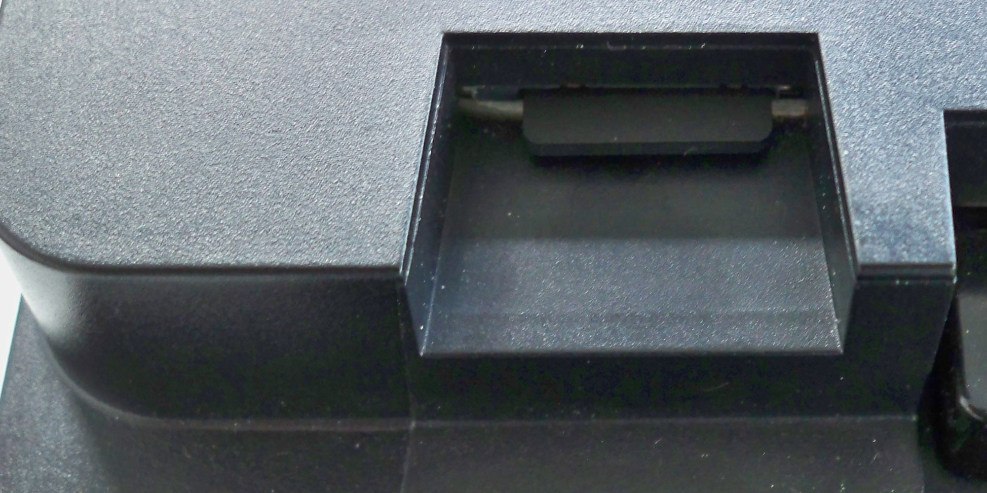 ALAN Schritt für Schritt: Schacht mit arretierter µSD-Karte an BRAIN (Bild 2)